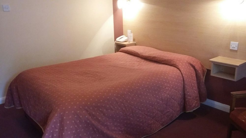 Borough Arms Hotel Ньюкасл-андер-Лайм Экстерьер фото