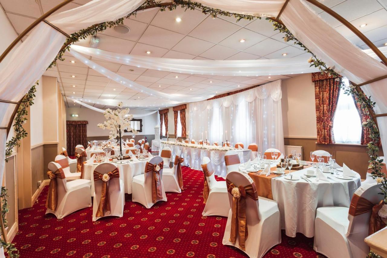 Borough Arms Hotel Ньюкасл-андер-Лайм Экстерьер фото